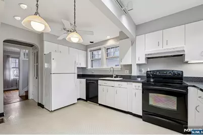 971 Garrison Avenue, Teaneck Township, NJ 07666 - Photo 9