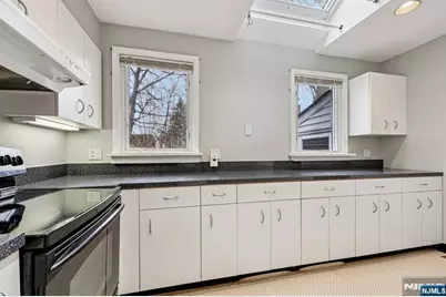 971 Garrison Avenue, Teaneck Township, NJ 07666 - Photo 11