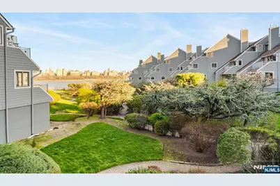 8C Cove Lane, North Bergen, NJ 07047 - Photo 27