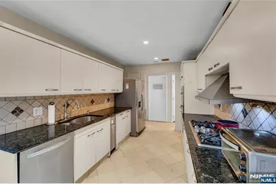 8C Cove Lane, North Bergen, NJ 07047 - Photo 9