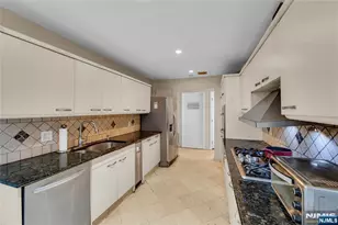 8C Cove Ln, North Bergen, NJ 07047 - Photo 9