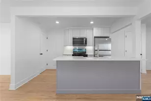 325 Hollywood Ave, Hillside, NJ 07205 - Photo 7