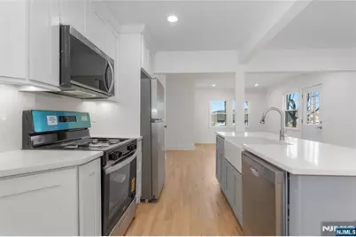 325 Hollywood Avenue, Hillside, NJ 07205 - Photo 9