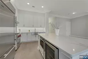 3 Somerset Ln 109, Edgewater, NJ 07020 - Photo 13