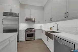 3 Somerset Ln 109, Edgewater, NJ 07020 - Photo 11