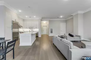 3 Somerset Ln 109, Edgewater, NJ 07020 - Photo 7