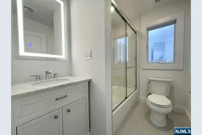 211 Slocum Way B #B, Fort Lee, NJ 07024 - Photo 9