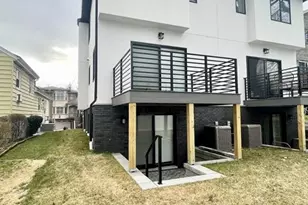 211 Slocum Way B, Fort Lee, NJ 07024 - Photo 13