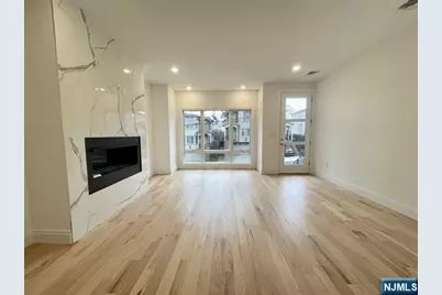 211 Slocum Way B #B, Fort Lee, NJ 07024 - Photo 3