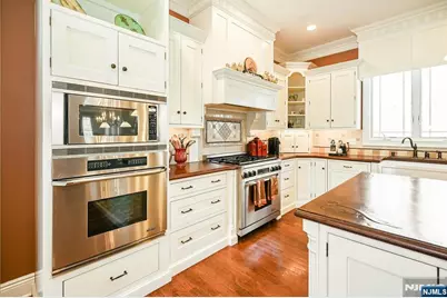 506 Julie Court, Wyckoff Township, NJ 07481 - Photo 15