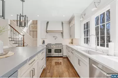 390 Lavelle Court, Wyckoff Township, NJ 07481 - Photo 7