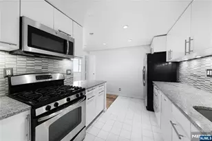 6040 Blvd East 3J, West New York, NJ 07093 - Photo 1