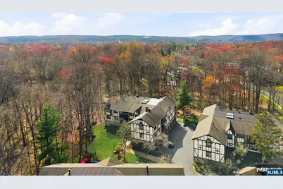 2309 Hemingway Lane 2309 #2309, Mahwah, NJ 07430 - Photo 3