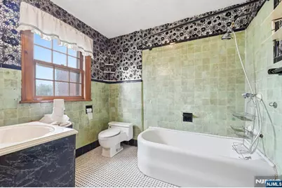 192 Kings Court, Teaneck Township, NJ 07666 - Photo 29