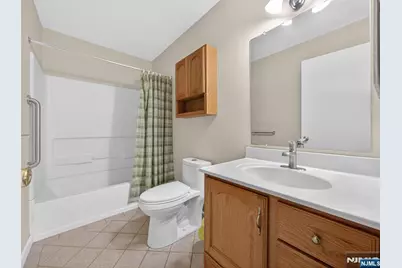 403 Poets Way 403 #403, Mahwah, NJ 07430 - Photo 15