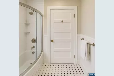 290 Columbia Avenue, Fort Lee, NJ 07024 - Photo 9