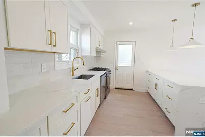 52 Surrey Lane, Tenafly, NJ 07670 - Photo 5