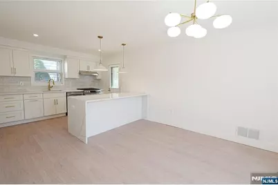 52 Surrey Lane, Tenafly, NJ 07670 - Photo 3