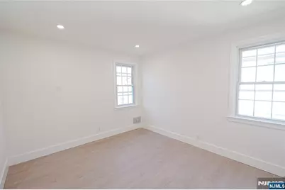 52 Surrey Lane, Tenafly, NJ 07670 - Photo 17