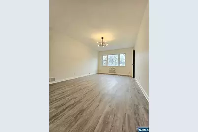 188 Hillside Avenue H2 #H2, Leonia, NJ 07605 - Photo 9