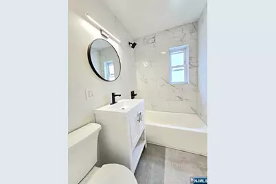 188 Hillside Avenue H2 #H2, Leonia, NJ 07605 - Photo 9