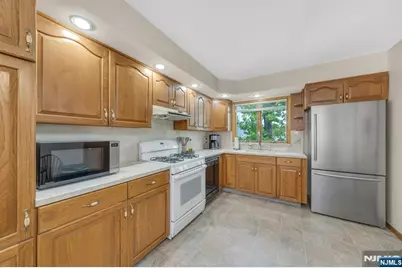 245 Wilson Avenue, Lyndhurst Township, NJ 07071 - Photo 25
