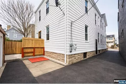 135 Tremont Avenue, East Orange, NJ 07018 - Photo 17