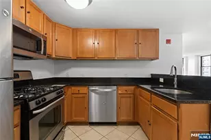 4301 Park Ave 6D, Union City, NJ 07087 - Photo 9