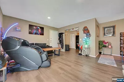 111 Raintree Lane 111 #111, Mahwah, NJ 07430 - Photo 3