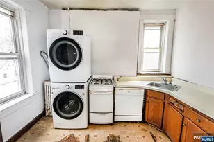 66 Gautier Ave 302, Jersey City, NJ 07306 - Photo 11