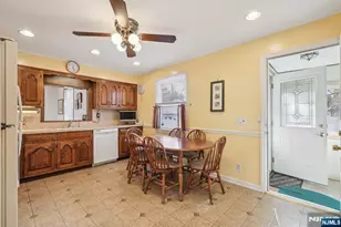 114 Crescent Ave, Waldwick, NJ 07463 - Photo 17