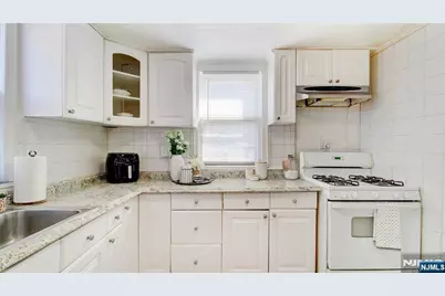 34 Greenlawn Drive, Lodi, NJ 07644 - Photo 13