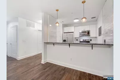 90 Clinton 204 #204, Newark, NJ 07114 - Photo 5