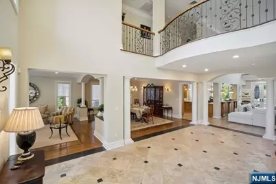 8 Willow Drive, Englewood Cliffs, NJ 07632 - Photo 5