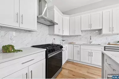 126 De Kalb Avenue, Jersey City, NJ 07306 - Photo 3