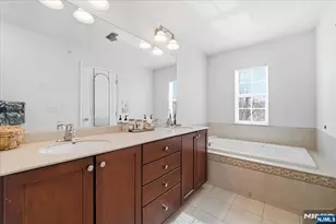 41 Creekside Ct, Secaucus, NJ 07094 - Photo 37