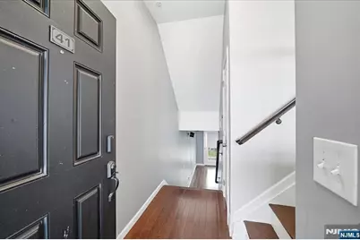 41 Creekside Court, Secaucus, NJ 07094 - Photo 3