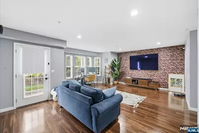 41 Creekside Court, Secaucus, NJ 07094 - Photo 7