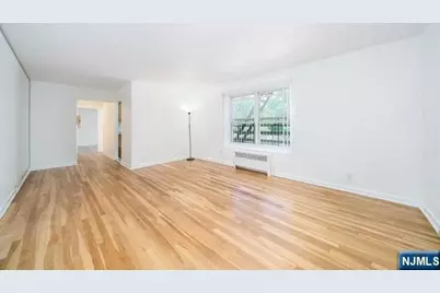 2330 Linwood Avenue 4C #4C, Fort Lee, NJ 07024 - Photo 3