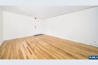 2330 Linwood Avenue 4C #4C, Fort Lee, NJ 07024 - Photo 7