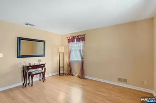 90 Arnot Pl, Paramus, NJ 07652 - Photo 15