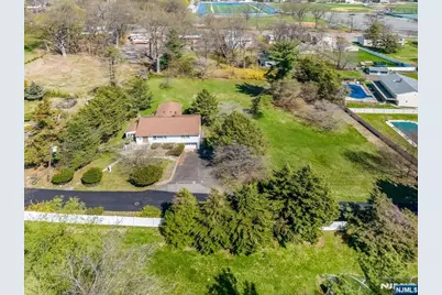 4 Schubert Lane, Paramus, NJ 07652 - Photo 7