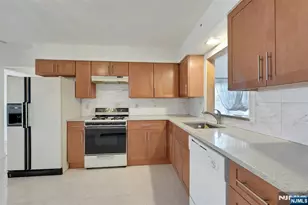 264 Lincoln Pl, Garfield, NJ 07026 - Photo 9