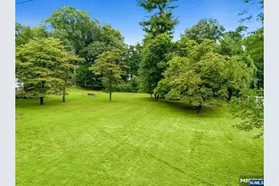 6 Schubert Lane, Paramus, NJ 07652 - Photo 1