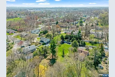 6 Schubert Lane, Paramus, NJ 07652 - Photo 13