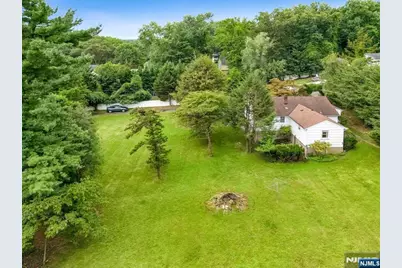 6 Schubert Lane, Paramus, NJ 07652 - Photo 19