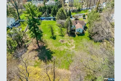 6 Schubert Lane, Paramus, NJ 07652 - Photo 15