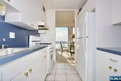 1 Horizon Road 605 #605, Fort Lee, NJ 07024 - Photo 11