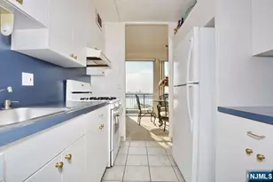 1 Horizon Road 605, Fort Lee, NJ 07024 - Photo 11