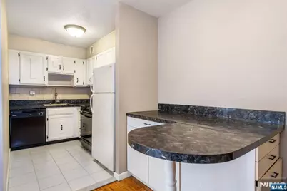 150 Overlook Avenue 8J #8J, Hackensack, NJ 07601 - Photo 3